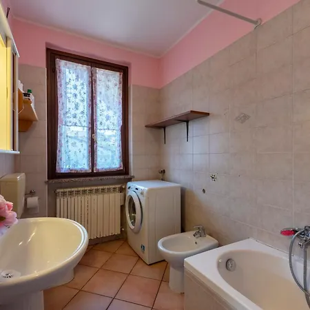 La Casa In Campagna: Rustic Retreat 800M From The Lake - Happy Rentals
