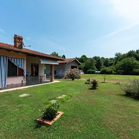 La Casa In Campagna: Rustic Retreat 800M From The Lake - Happy Rentals *