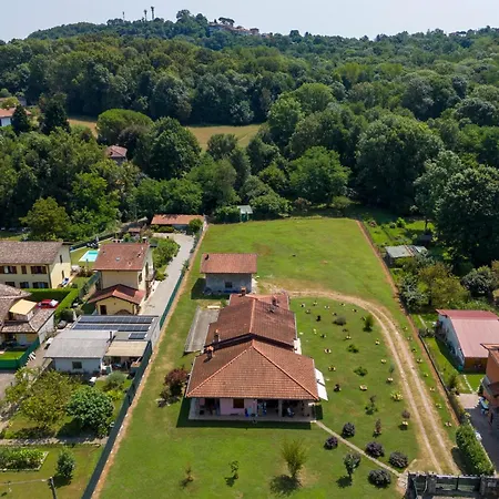 La Casa In Campagna: Rustic Retreat 800M From The Lake - Happy Rentals بيت للعطل
