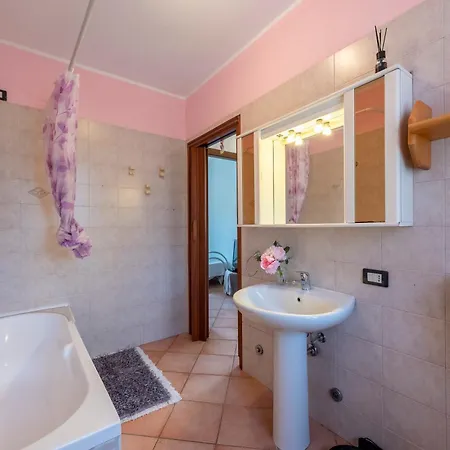 La Casa In Campagna: Rustic Retreat 800M From The Lake - Happy Rentals بيت للعطل Leggiuno