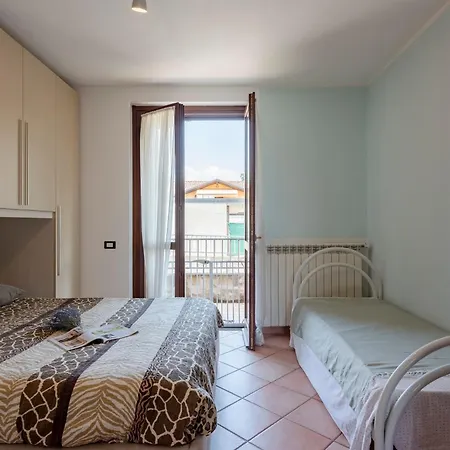 La Casa In Campagna: Rustic Retreat 800M From The Lake - Happy Rentals *
