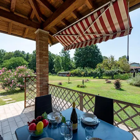 La Casa In Campagna: Rustic Retreat 800M From The Lake - Happy Rentals بيت للعطل *