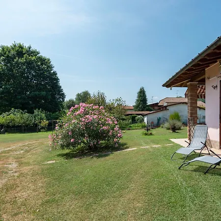 La Casa In Campagna: Rustic Retreat 800M From The Lake - Happy Rentals