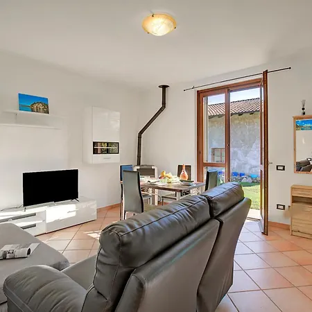 La Casa In Campagna: Rustic Retreat 800M From The Lake - Happy Rentals * Leggiuno
