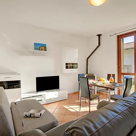 La Casa In Campagna: Rustic Retreat 800M From The Lake - Happy Rentals بيت للعطل Leggiuno