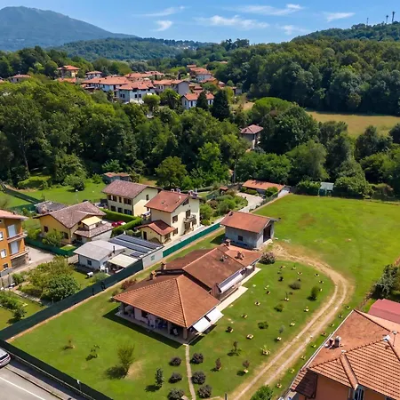 La Casa In Campagna: Rustic Retreat 800M From The Lake - Happy Rentals *