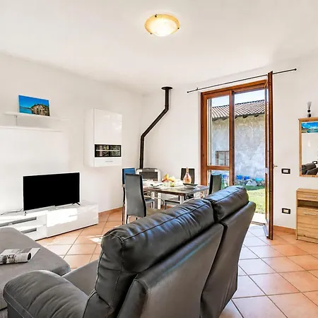 بيت للعطل La Casa In Campagna: Rustic Retreat 800M From The Lake - Happy Rentals *
