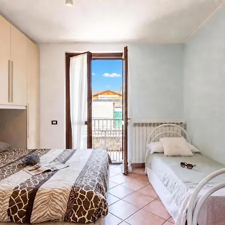 La Casa In Campagna: Rustic Retreat 800M From The Lake - Happy Rentals بيت للعطل *