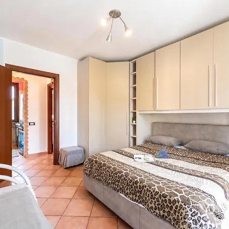 La Casa In Campagna: Rustic Retreat 800M From The Lake - Happy Rentals بيت للعطل *