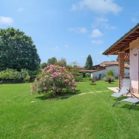 La Casa In Campagna: Rustic Retreat 800M From The Lake - Happy Rentals