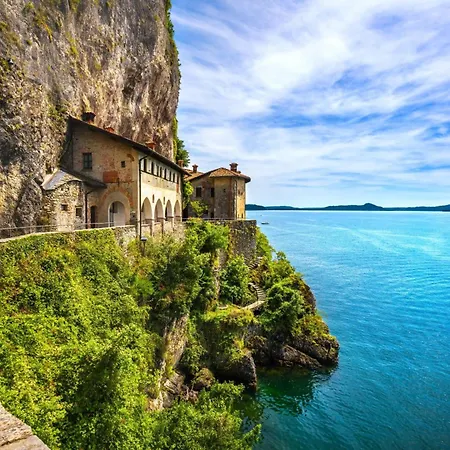 La Casa In Campagna: Rustic Retreat 800M From The Lake - Happy Rentals بيت للعطل *