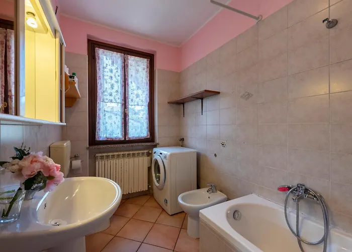 La 800m From - Happy