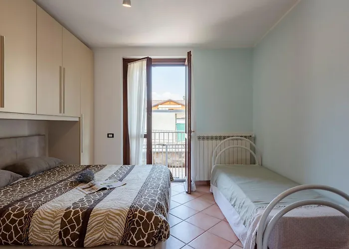 La 800m From - Happy *