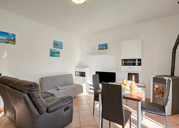 La 800m From - Happy